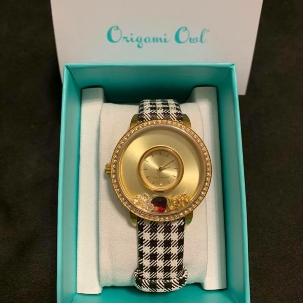 Origami owl twisted locket watch